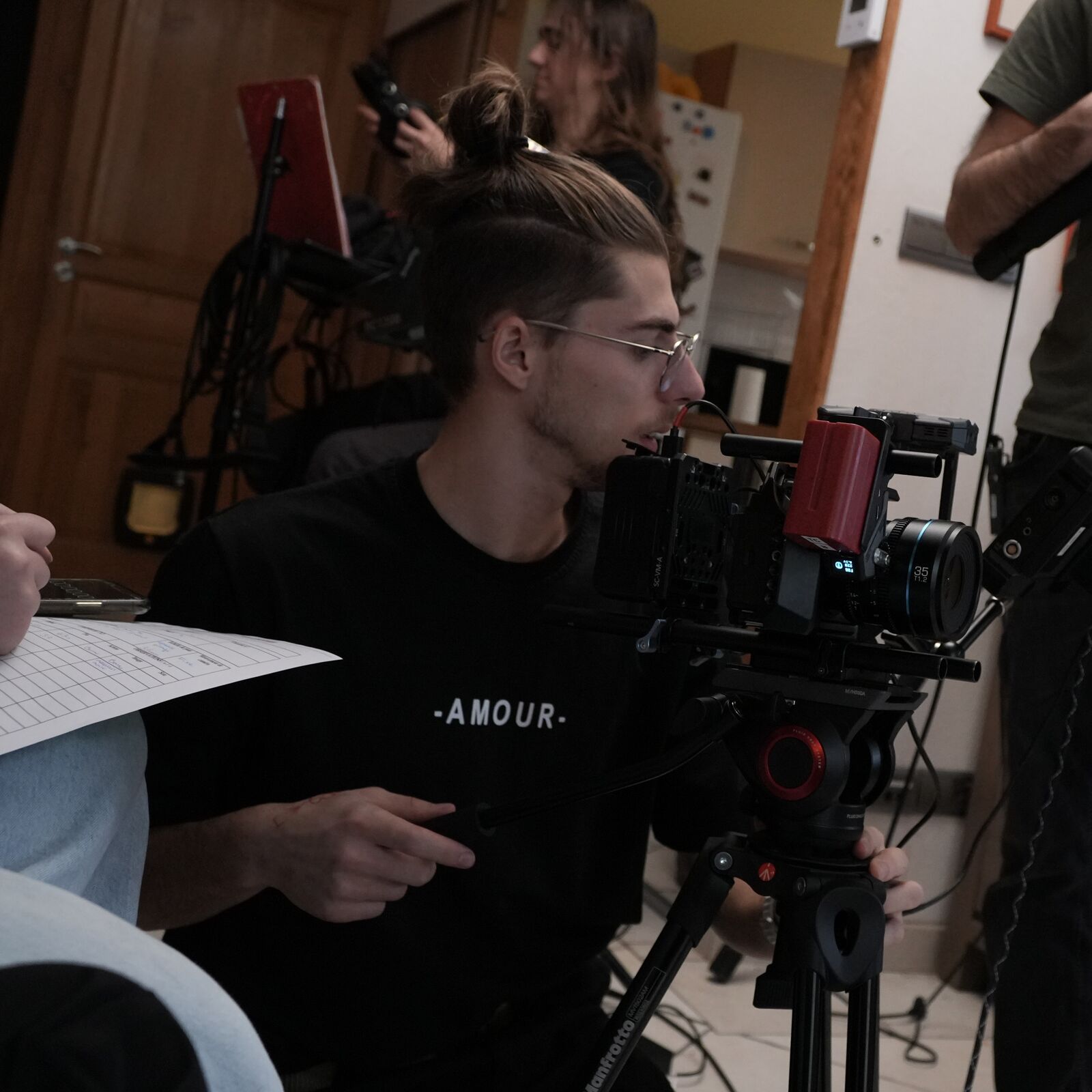 Rubèn, camera operator on Nora, wearing his Amour T-shirt.